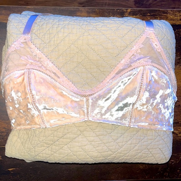 Victoria’s Secret Small Velour Bra - Picture 1 of 4